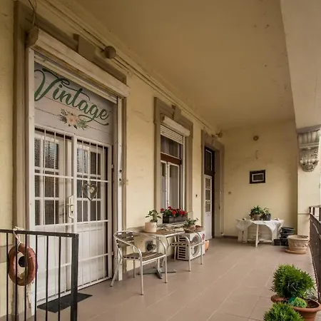 Belvarosi Vintage A Setaloutcan Apartment *